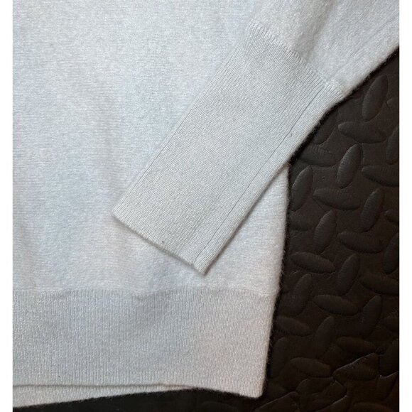 Tahari 100% Cashmere Crew Neck Sweater Women's Size Medium Light Blue Workwear - Picture 4 of 7